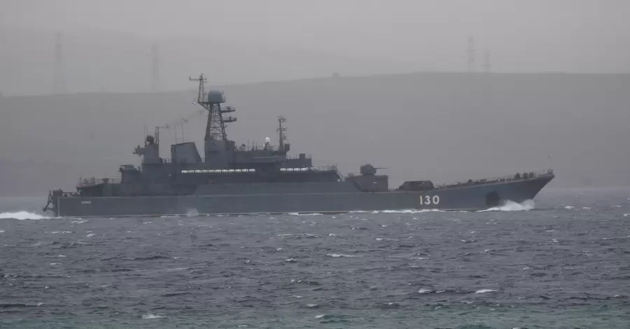 Три великі десантні кораблі Росії увійшли до Чорного моря, ще три - на підході