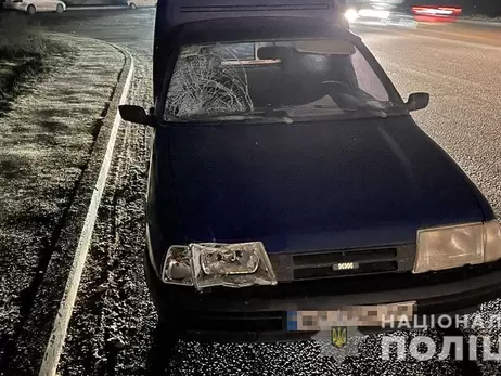 У Запоріжжі автомобіль збив двох дівчат на перехресті. Постраждалі у тяжкому стані