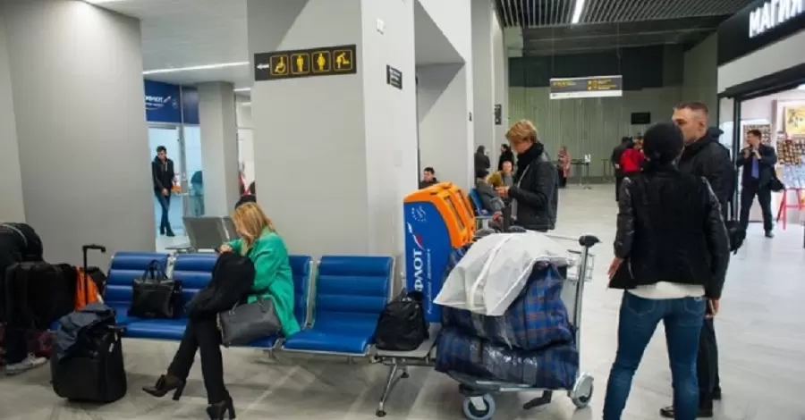 Великобританія евакуює дипломатів із Києва, а Норвегія та Естонія закликали громадян залишити країну