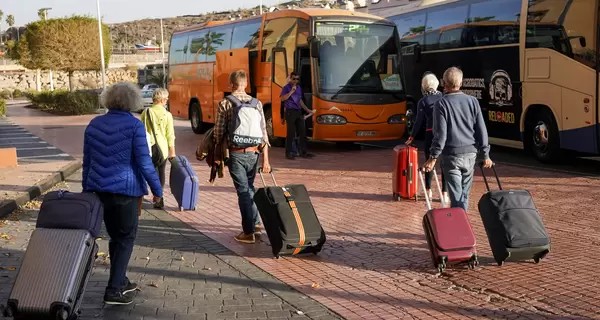 Ще три країни закликали своїх громадян терміново покинути Україну