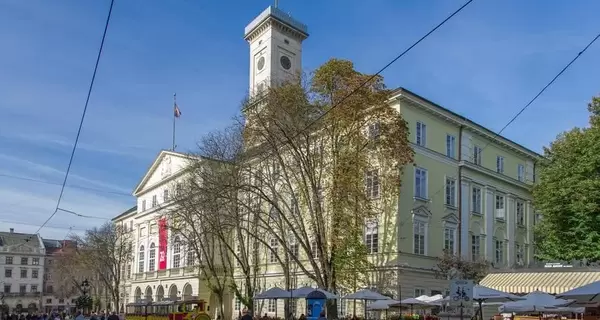 Где во Львове можно разместить дипломатов: в доме-унитазе, Ратуше или в налоговой 