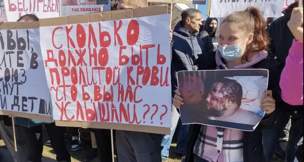 СМИ: Под исправительной колонией в Одессе митингуют родственники заключенных