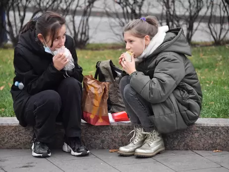 Забути про смажену картоплю та булочки: чим харчуватися під час ковіда