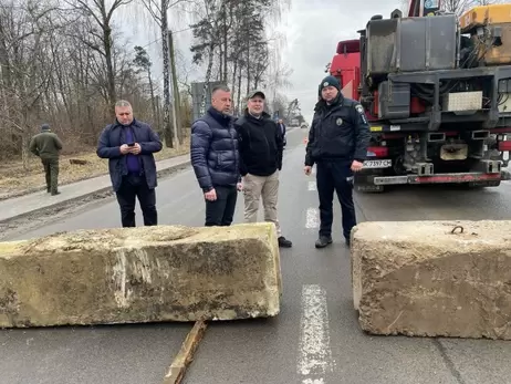 Война на западе: В Ровно очереди в военкоматах, Закарпатье готовится принимать переселенцев