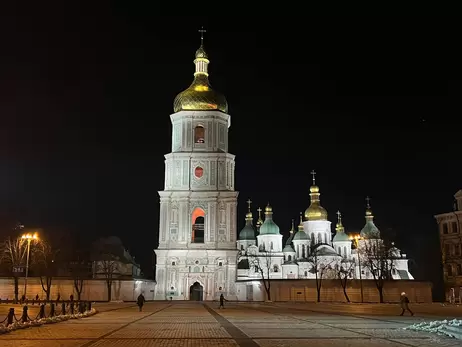 Добрий знак? На Софії Київській встановили оновлений хрест замість того, що впав