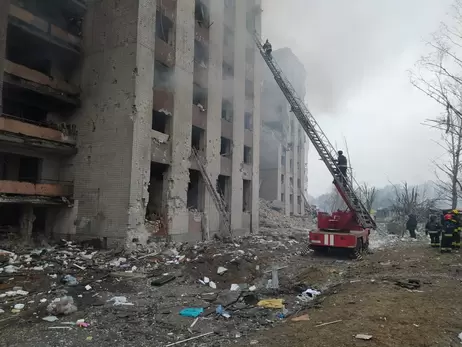 Головні події 18-го дня війни: вбивство журналіста TIME в Ірпені, бомбардування Ніколева, фак Путіну на церемонії BAFTA