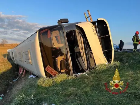  В Италии перевернулся автобус с украинскими беженцами: погибла мать двоих детей