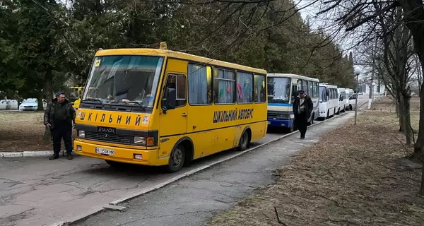 В воскресенье из Бородянки и Кичеева удалось эвакуировать более 600 человек