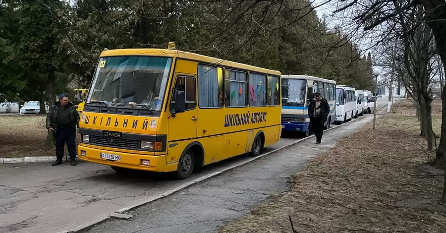 В воскресенье из Бородянки и Кичеева удалось эвакуировать более 600 человек