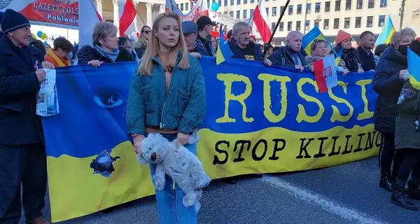 Зірки під час війни: Кароль - на мітингах у Польщі, Джамала співає «1944» у Європі, а Вакарчук їздить розбомбленими містами