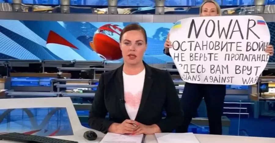 Зеленський подякував російській журналістці, яка увірвалася в ефір з плакатом "Нет войне"