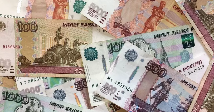 Економіст: Платити за зовнішніми боргами російськими рублями - це все одно, що намагатися розплатитися черепашками