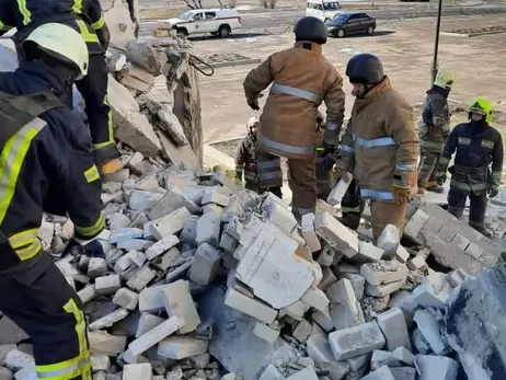 В Харькове в результате авиаудара разрушен корпус одного из вузов, есть погибший