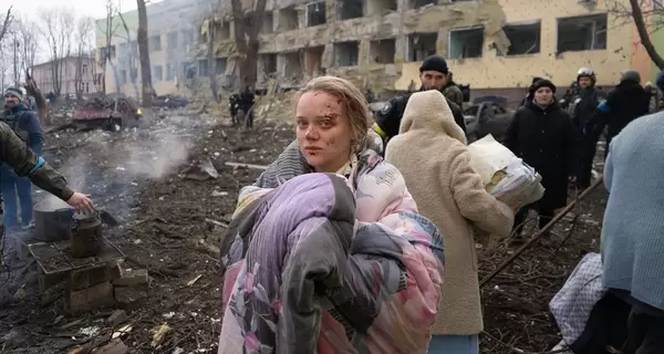 Журналісти, що зняли маріупольський пологовий будинок, покинули місто: Ми перетнули 15 російських блокпостів. Тепер ЗМІ там немає