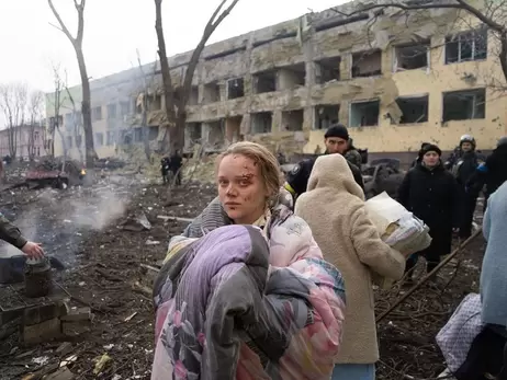 Журналісти, що зняли маріупольський пологовий будинок, покинули місто: Ми перетнули 15 російських блокпостів. Тепер ЗМІ там немає