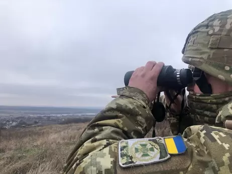 На Закарпатье преступники, нелегально перевозившие украинцев за границу, пытались задавить пограничников микроавтобусом 