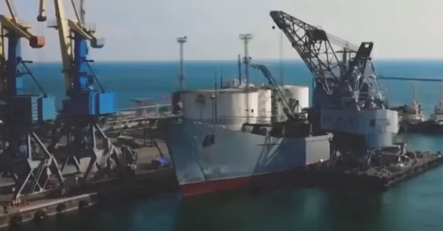 Арестович: На уничтоженном в Бердянске корабле была техника для наступления на Мариуполь 
