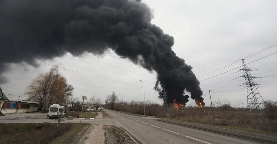 Власти Украины - о пожаре в Белгороде: Руководство РФ ответственно за происходящее на ее территории