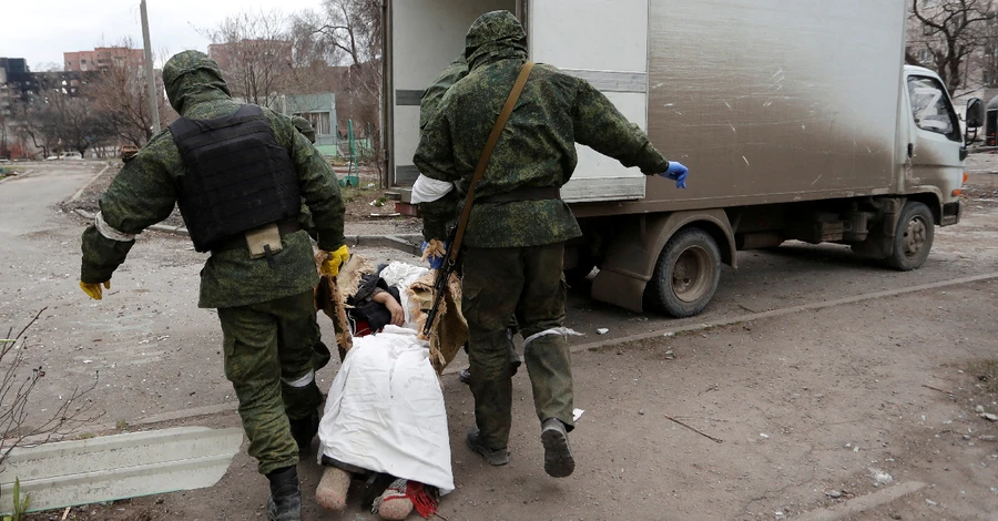 Солдаты РФ хотят собрать в одном месте тела убитых мариупольцев и представить их, как жертв ВСУ