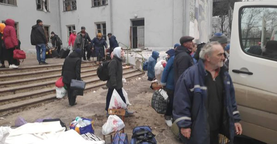 Жителів Луганської області просять терміново евакуюватись. Російські окупанти знищують залізницю