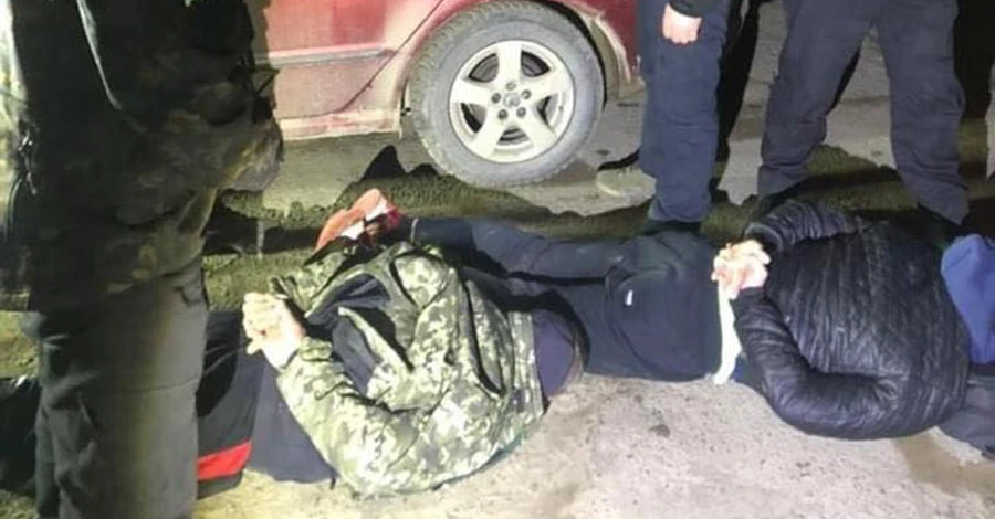 На Буковині поліція затримала військовозобов’язаних чоловіків, які хотіли втекти від війни за кордон