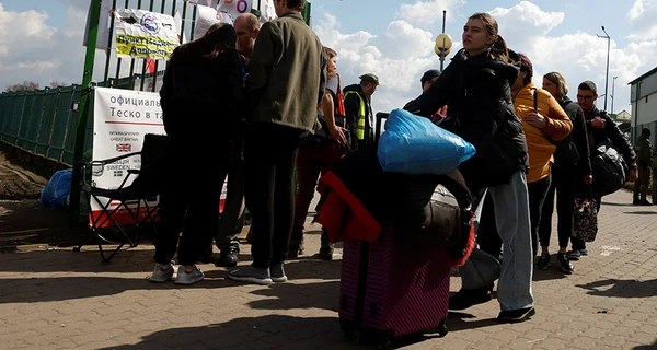 За границу уедут не все: какие документы нужны, чтобы пересечь рубеж Украины и оказаться в Европе 