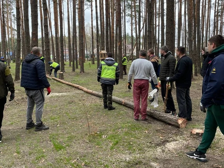 Волонтер в Гостомеле: Люди чувствуют какую-то вину, что они сейчас не на фронте