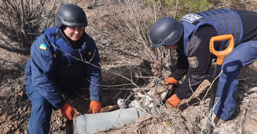 За время войны спасатели извлекли из-под завалов 1200 человек