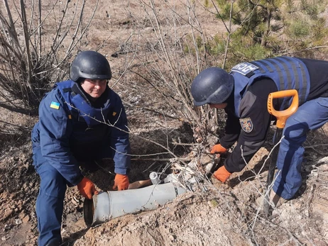 За час війни рятувальники витягли з-під завалів 1200 людей