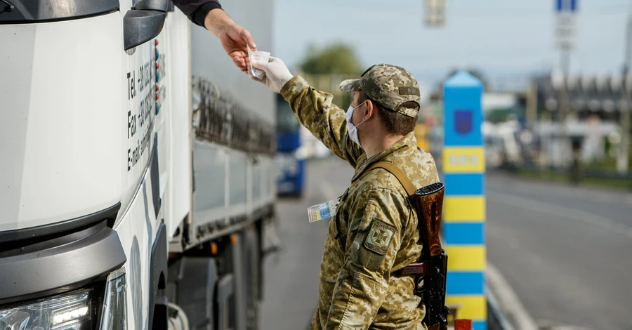 На пунктах пропуска на границе после праздников исчезли очереди 