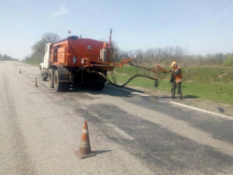 Харківські дорожники розчистили понад 100 км трас, щодня працює по 25 бригад