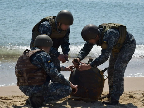 На одеський пляж прибило дві морські міни. Їх підірвали у безпечному місці