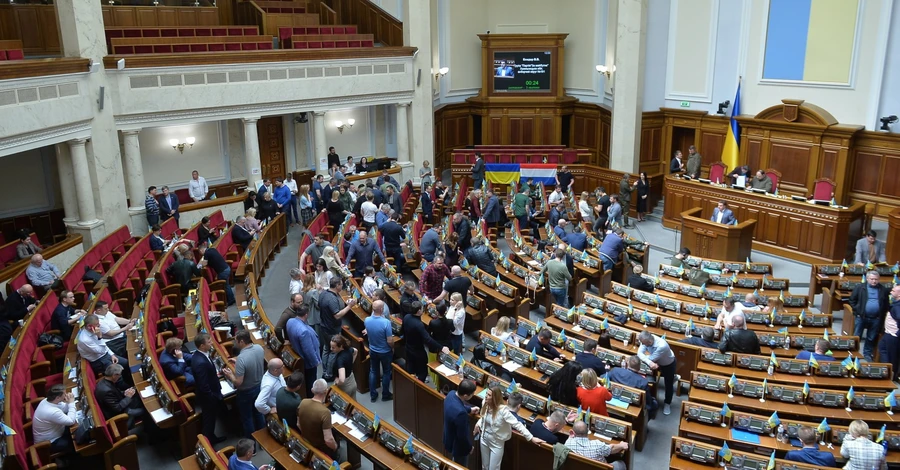 Военные инициативы Верховной Рады: подселение военных, изъятие авто и мобилизация пенсионеров