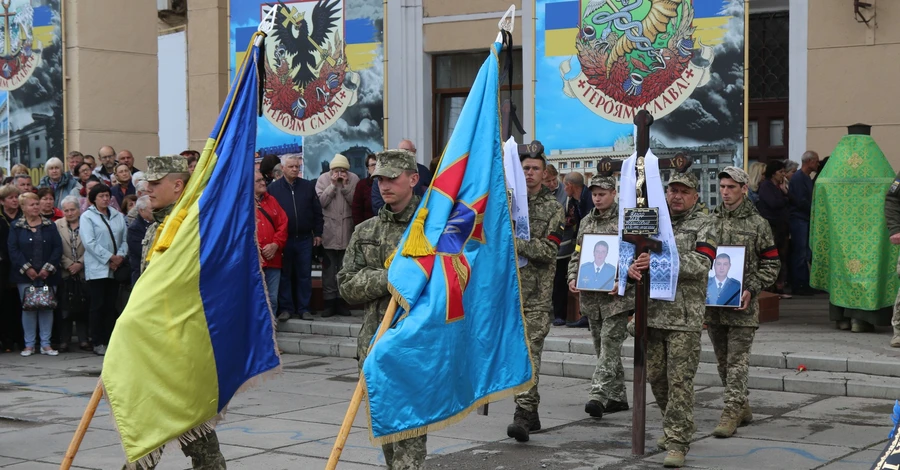 В Виннице попрощались с погибшими героями - украинскими летчиками