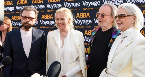 Группа ABBA впервые за 36 лет появилась вместе на публике