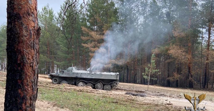 Російські солдати стріляють один в одного, а командири відправляють їх у бій з лопатами.