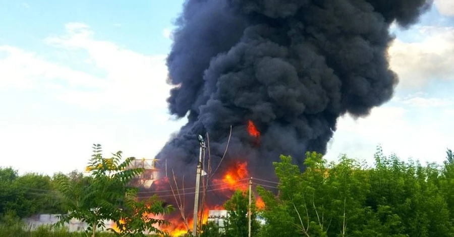 У Запорізькій області загорівся хімзавод 