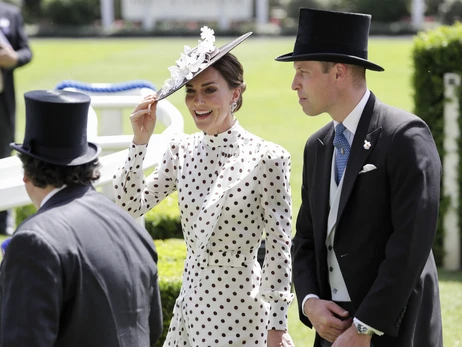 Кейт Миддлтон посетила королевские скачки Royal Ascot в платье в горошек