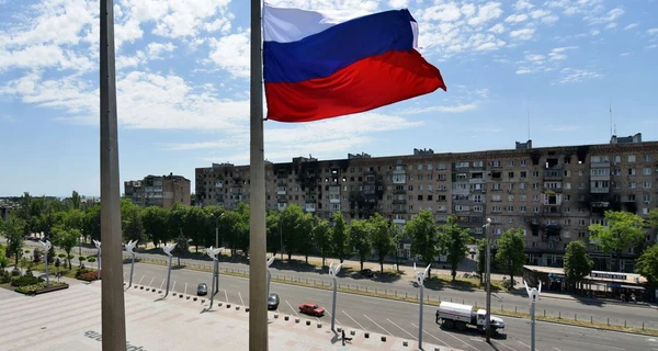 В Мариуполе россияне начали строительство медицинского центра с огромным моргом