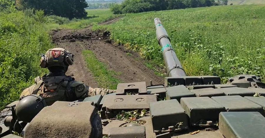 Генштаб: Росіяни штурмують села на слов’янському напрямку. Тривають бої