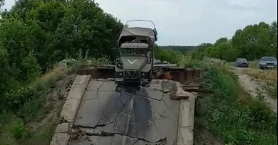 В Изюмском районе пьяные россияне застряли на мосту во время «подвига»