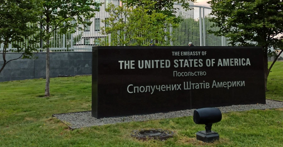 Посольство США снова попросило своих граждан немедленно покинуть Украину