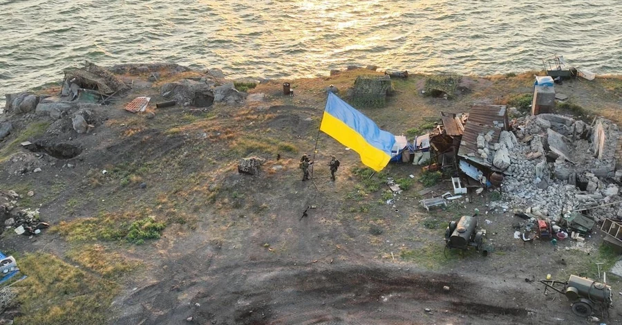 РФ снова атаковала остров Змеиный: пыталась уничтожить заброшенную технику