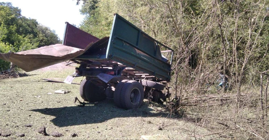 На Сумщині вантажівка підірвалася на мінах, є загиблий та поранені