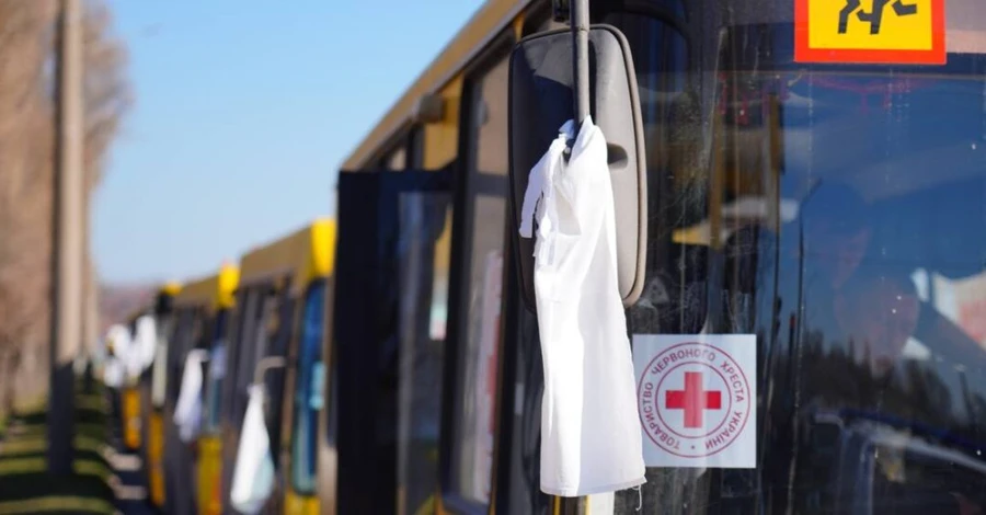 На Херсонщине россияне расстреляли эвакуационный автобус, есть жертвы