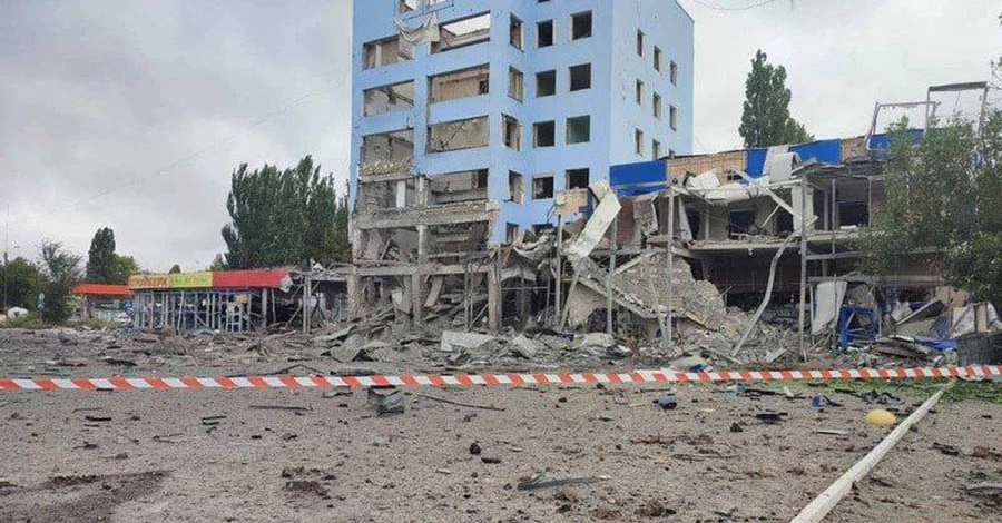 Подробиці обстрілу Миколаєва: стріляли системами «Смерч», пошкоджено супермаркет