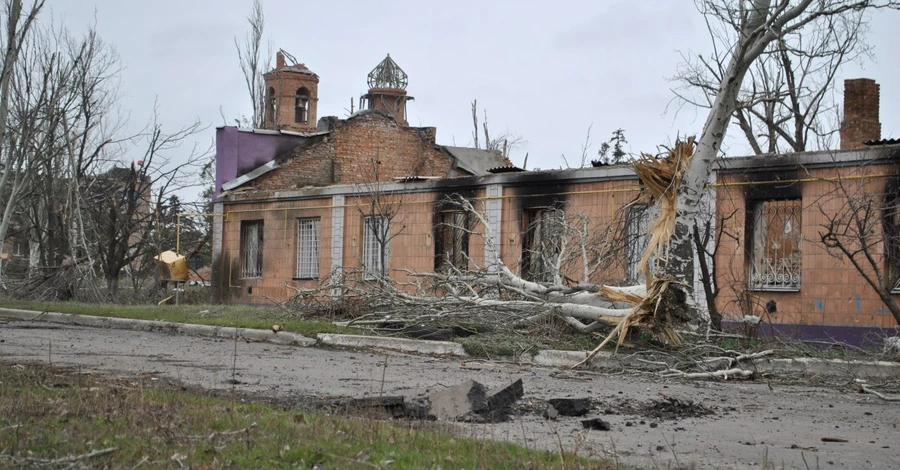 Пекло в Пісках, подвиг виховательки і дельфіни, що гинуть: топ-7 матеріалів тижня