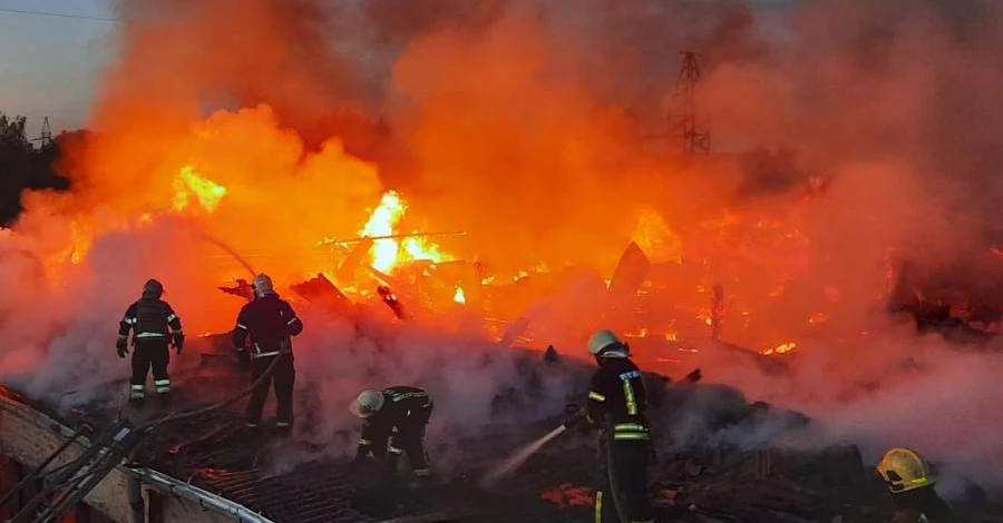 Російські війська вночі вдарили по Харкову та Нікополю 