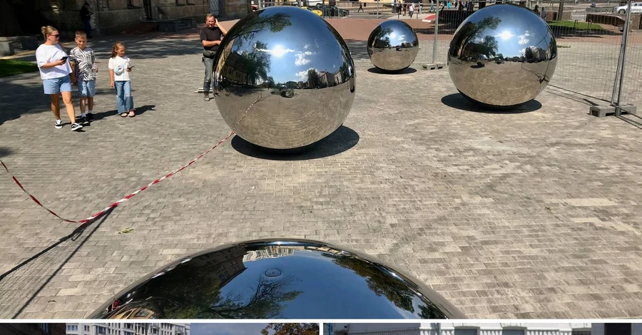 В Киеве установили арт-объект в виде шаров, которые привезли из Харькова