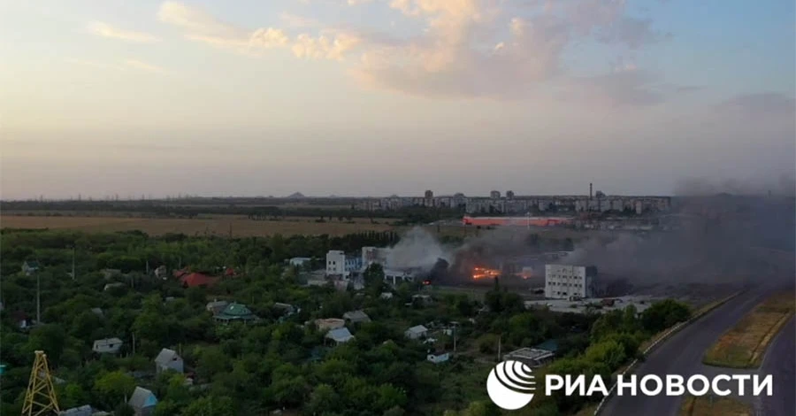 В Донецьку з ночі тривають вибухи на складі боєприпасів